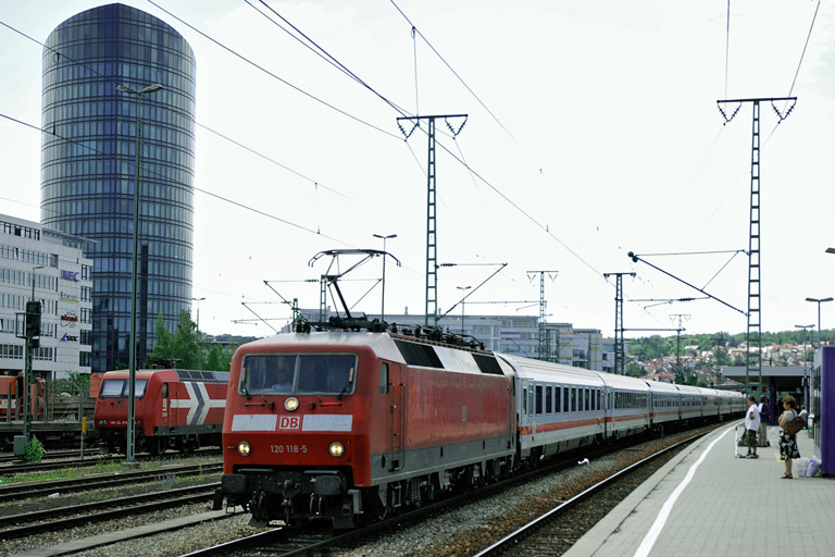 120 118 mit IC 2802 bei km 15,6 (Juni 2007)