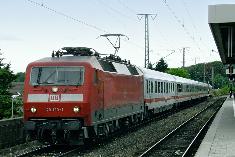 120 120 mit IC 2800 bei km 16,6 (Juli 2007)