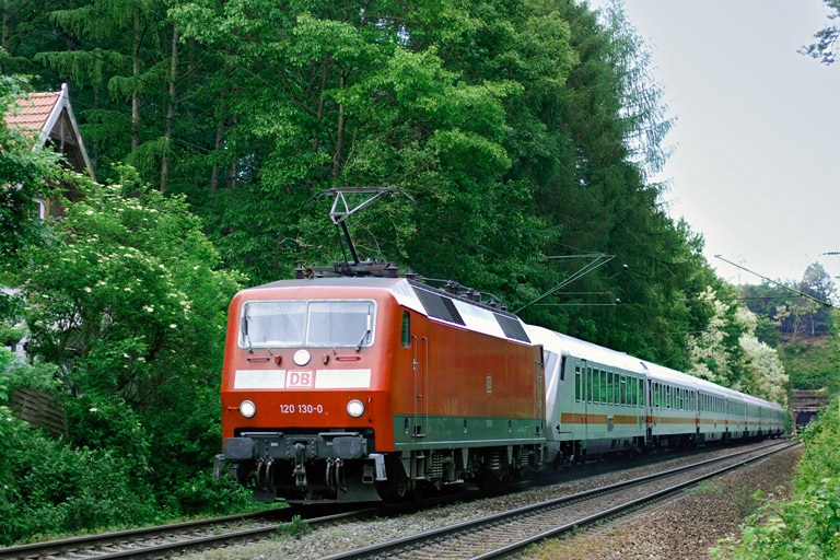 120 130 mit IC 2807 bei km 18,4 (Mai 2007)