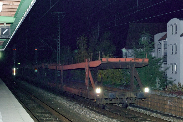 140 651 mit CFN 63106 bei km 16,6 (Oktober 2007)