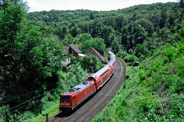 146 221 mit RE 19662 bei km 10,8 (Juni 2007)
