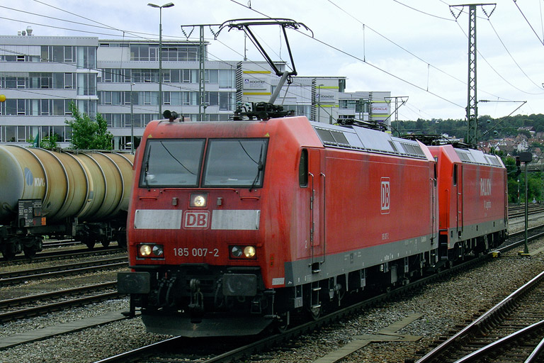 185 007 und 185 244 bei km 15,8 (Juli 2007)