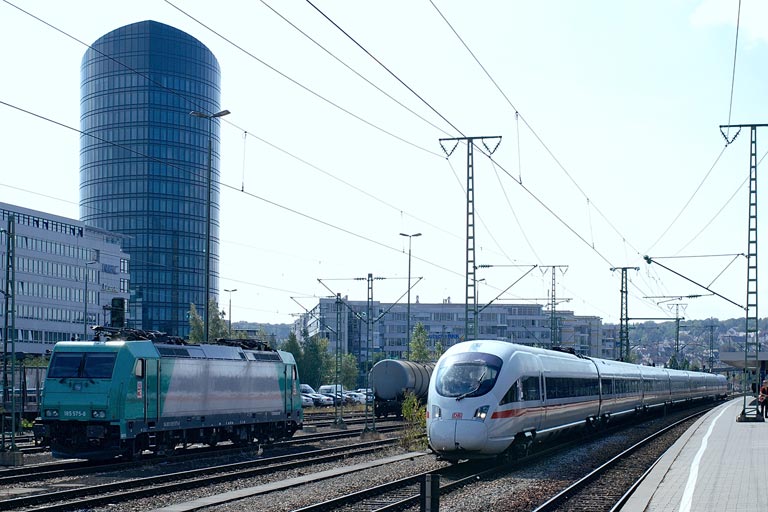 185 575 und BR 411 bei km 15,6 (September 2007)