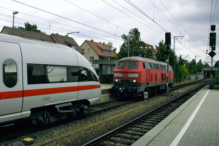 218 810 und 411 082 bei km 15,6 (August 2007)