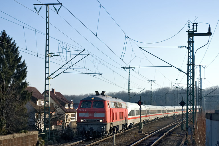 218 810 und 411 084 bei km 16,8 (Dezember 2007)