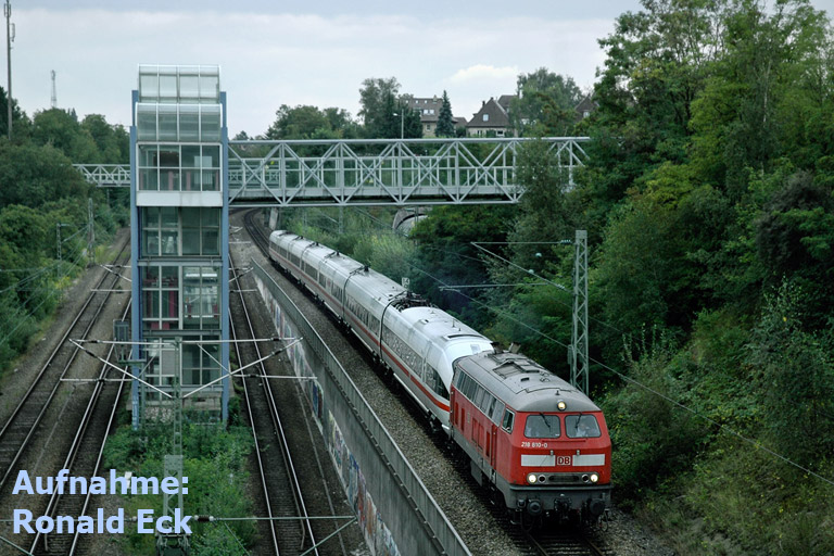 218 810 mit 411 082 bei km 14,0 (August 2007)