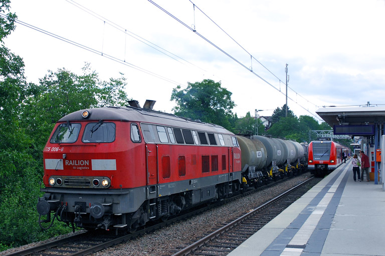 225 006 mit RabZ 94863 bei km 14,2 (Juni 2007)