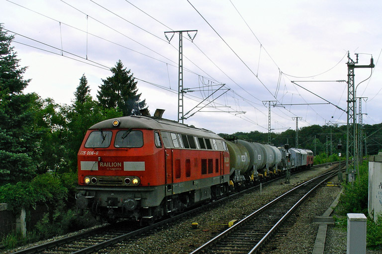 225 006 mit RabZ 94863 bei km 16,8 (Juni 2007)