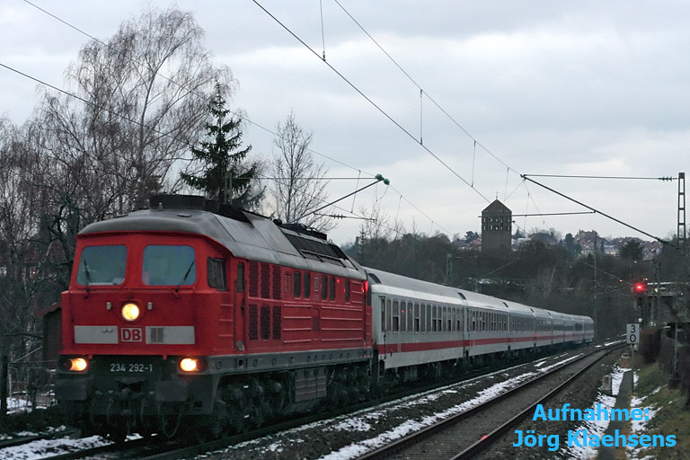 234 292 mit IC 2802 bei km 3,0 (Januar 2007)