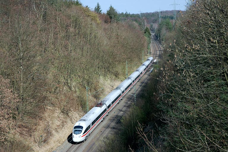 Baureihe 411 als ICE 281 bei km 22,2 (April 2007)
