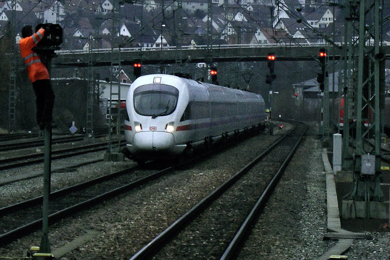 Baureihe 411 als ICE 284 bei km 15,8 (Dezember 2007)