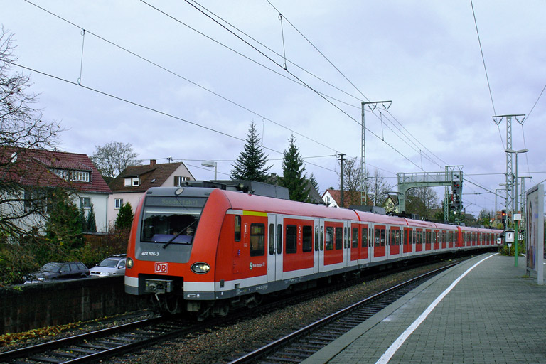 Baureihe 423 als IC 2807 bei km 16,6 (November 2007)