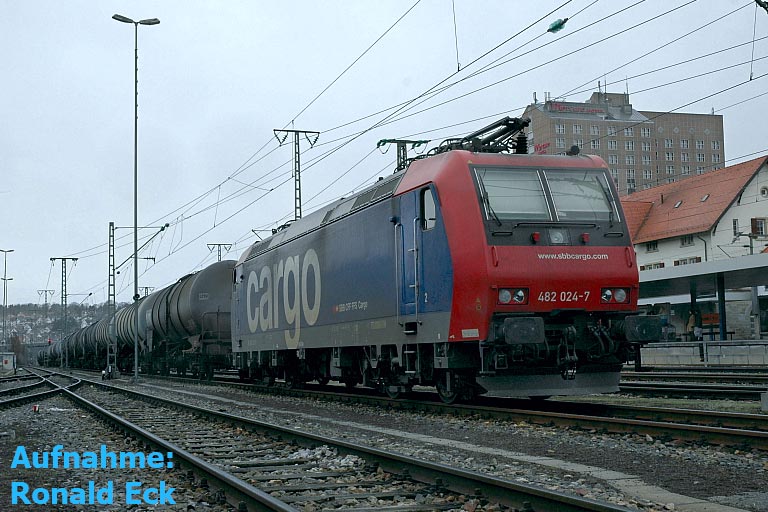 SBB Cargo 482 024 bei km 15,6 (Februar 2007)
