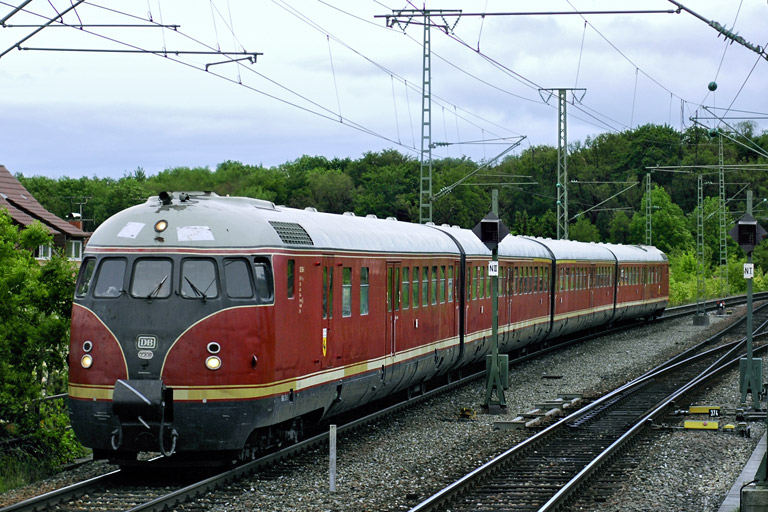 612 506/507 als Lr 70629 bei km 16,8 (Mai 2007)