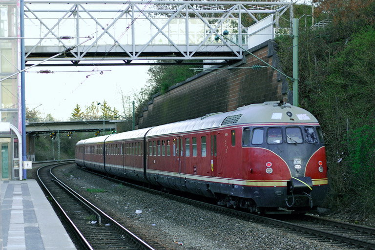 612 506/507 als RE 22956 bei km 14,2 (April 2007)