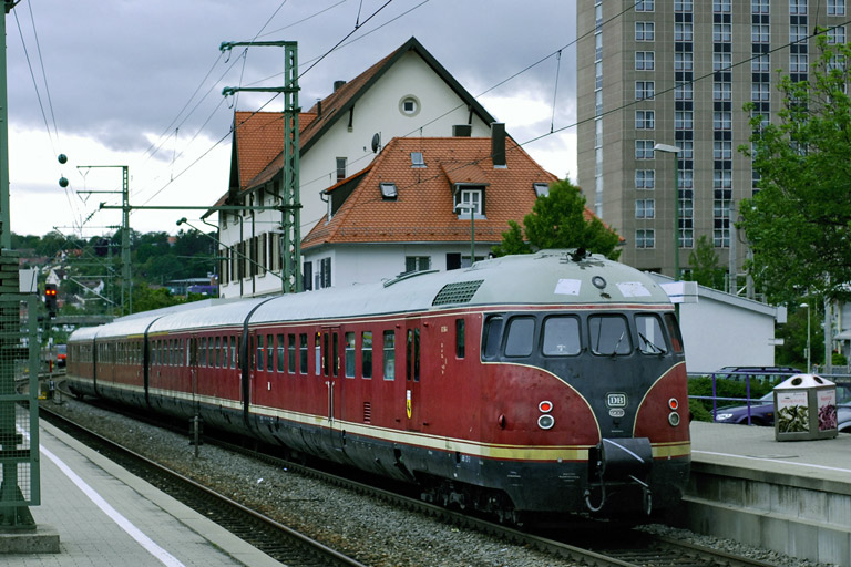 612 506/507 als RE 22994 bei km 15,8 (Mai 2007)