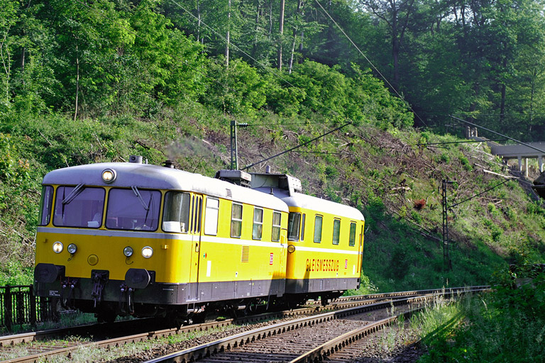 725 003 als Nbz 94408 bei km 11,0 (Mai 2007)