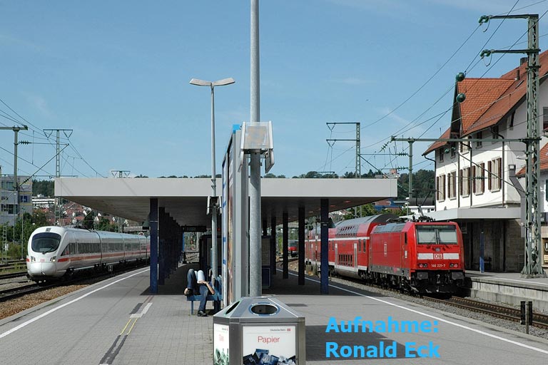 411 080 als ICE 284 und 146 221 mit RE 19633 bei km 15,6 (Juni 2007)