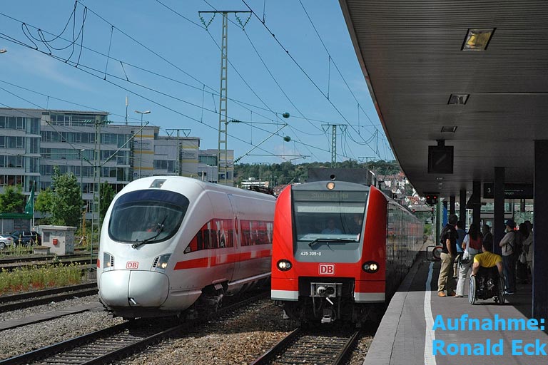 411 080 als ICE 284 und 425 305 als RE 19638 bei km 15,6 (Juni 2007)