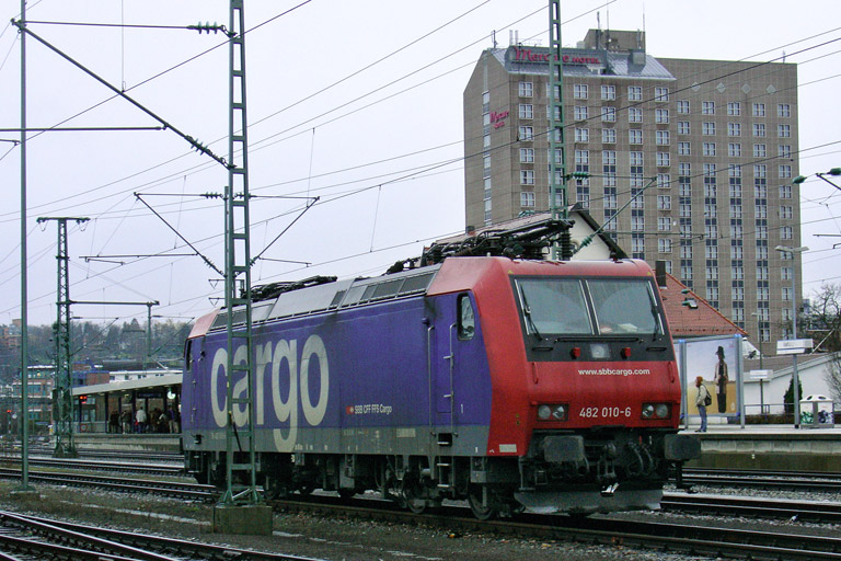 SBB Cargo 482 010 bei km 15,6 (M&auml;rz 2007)