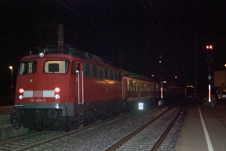 110 484 mit Dz 40759 bei km 25,8 (November 2008)