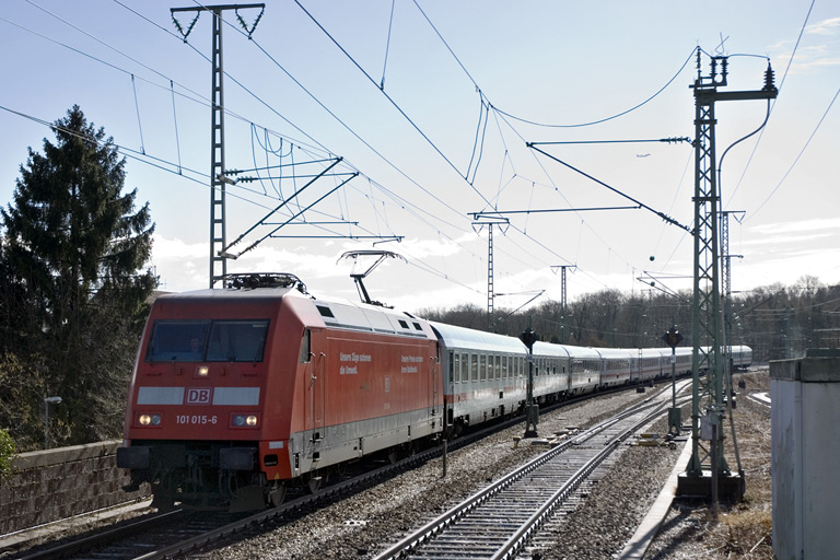 101 015 mit IC 2006 bei km 16,8 (M&auml;rz 2008)