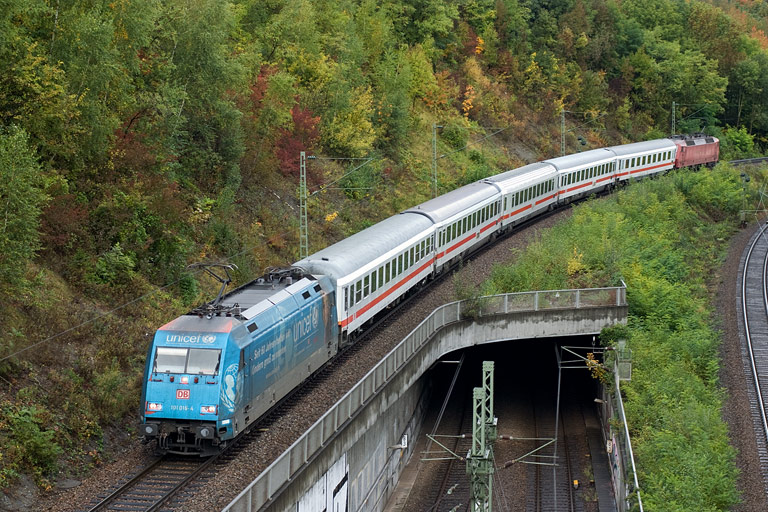 101 016 mit IC 2801 bei km 13,8 (Oktober 2008)