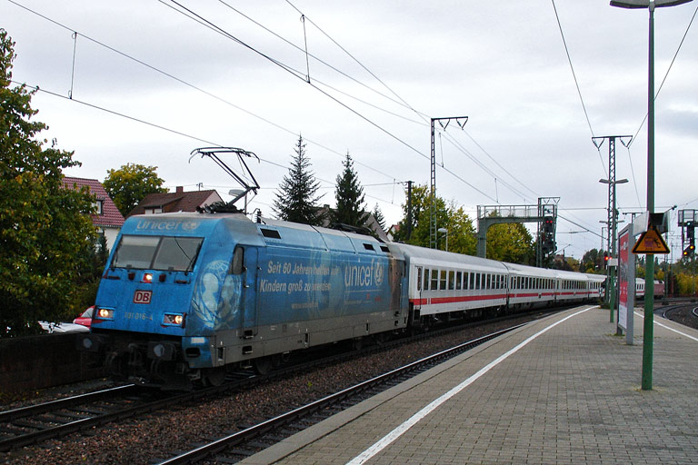 101 016 mit IC 2801 bei km 16,6 (Oktober 2008)