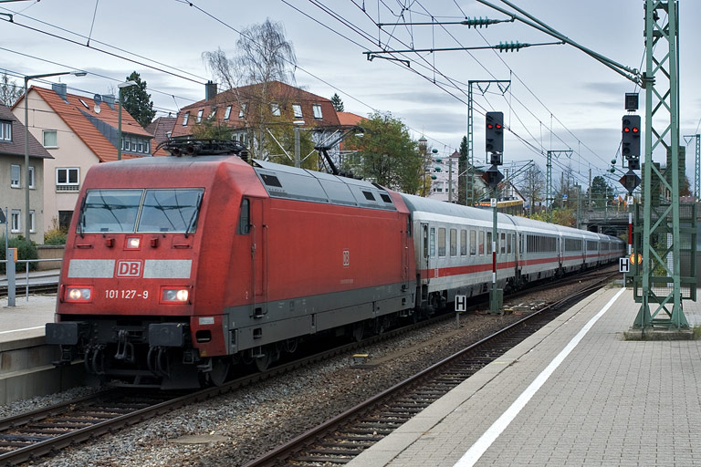 101 127 mit IC 2813 bei km 15,6 (Oktober 2008)
