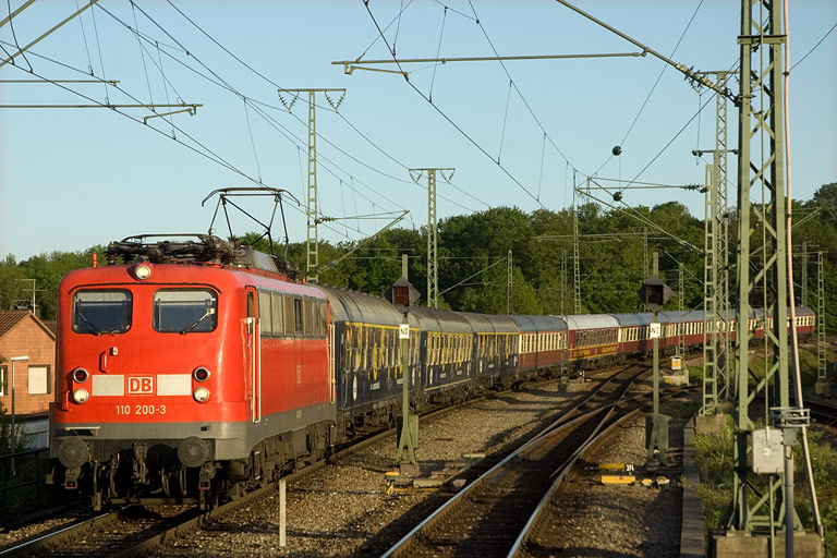 110 200 mit DZ 13084 bei km 16,8 (Mai 2008)