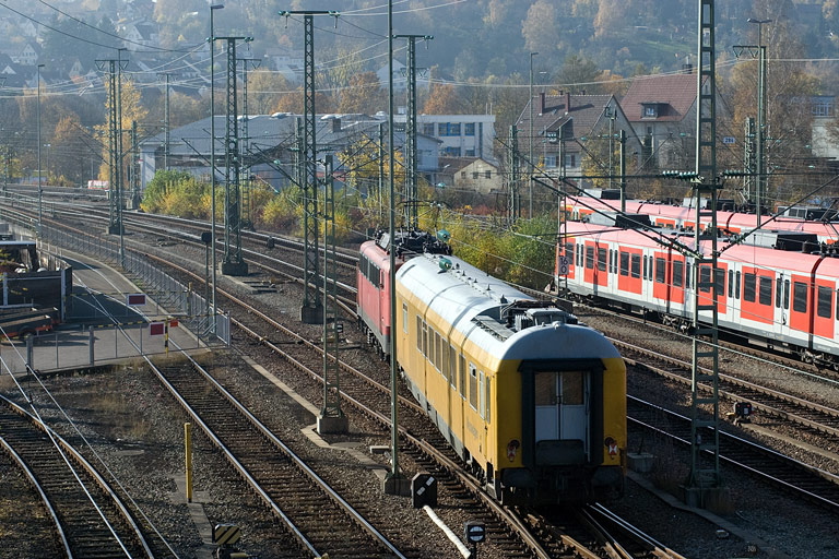 110 209 mit TbZ 48054 bei km 16,0 (November 2008)