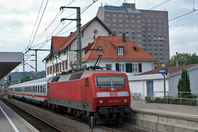 120 120 mit IC 2813 bei km 15,6 (August 2008)