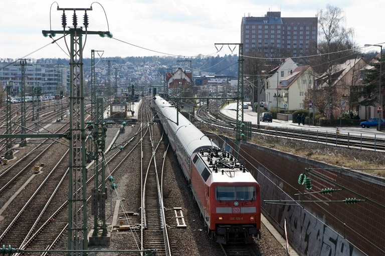 120 135 mit IC 2801 bei km 15,6 (April 2008)