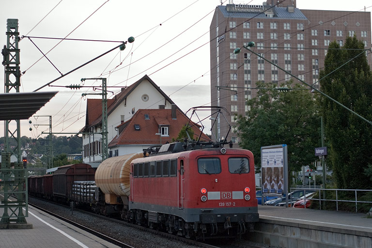 139 157 mit FZT 56185 bei km 15,6 (August 2008)