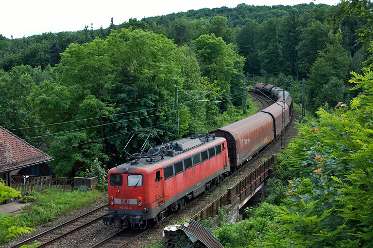 140 003 mit FE 44695 bei km 11,0 (Juni 2008)
