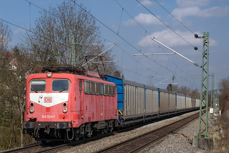 140 024 mit CS 61783 bei km 12,8 (April 2008)