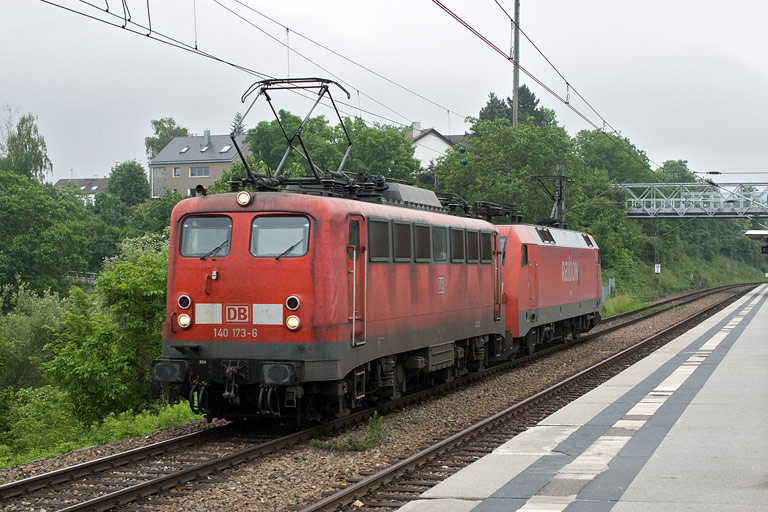 140 173 und 152 105 bei km 14,2 (Juni 2008)