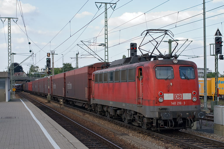 140 216 mit CSQ 60084 bei km 15,6 (Juni 2008)