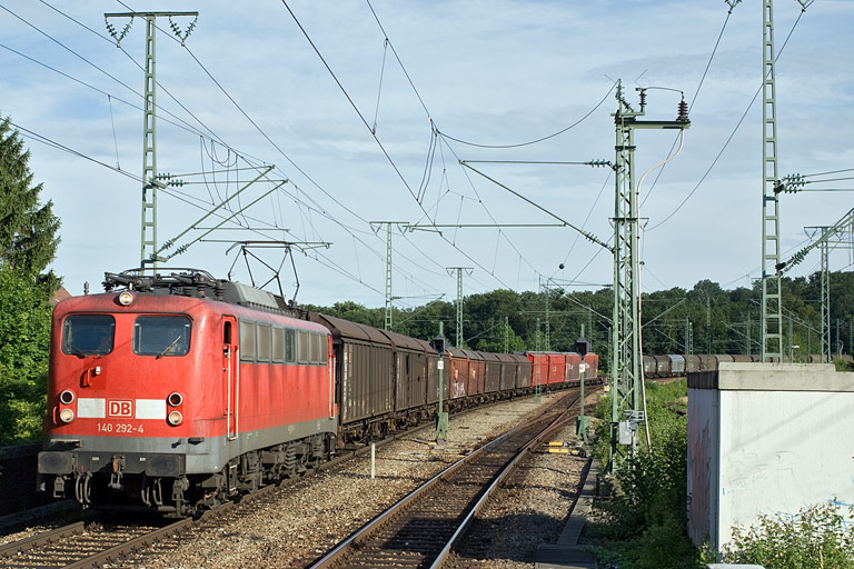 140 292 mit FZT 56166 bei km 16,8 (Juni 2008)