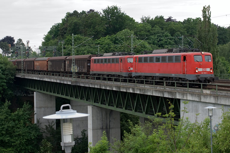 140 300 und 140 643 mit FZT 56166 bei km 14,6 (Juni 2008)