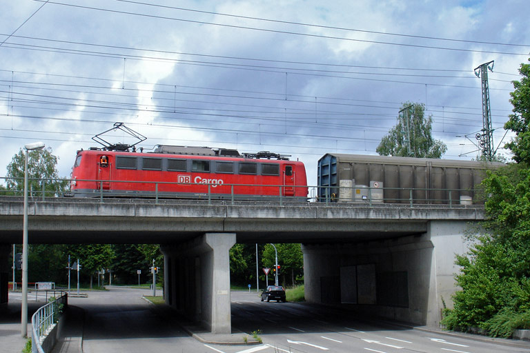 140 327 mit CSQ 60080 bei km 16,4 (Juli 2008)