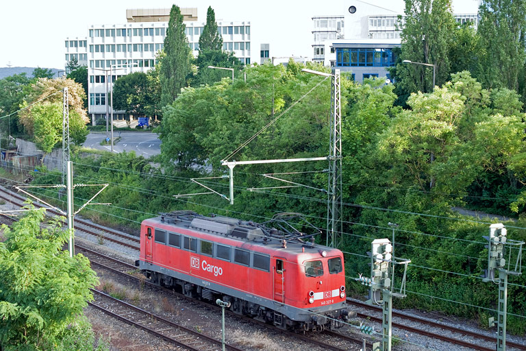 140 327 in der Verbindungskurve Stuttgart-Nord (Juli 2008)