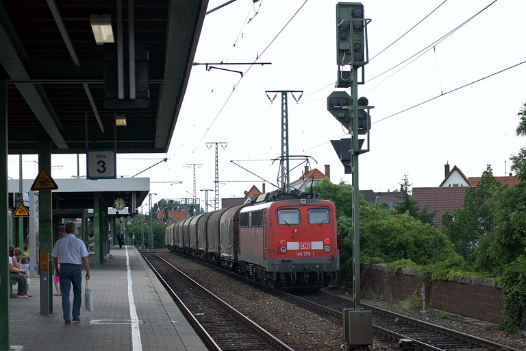 140 378 mit FZT 56166 bei km 16,8 (Juni 2008)
