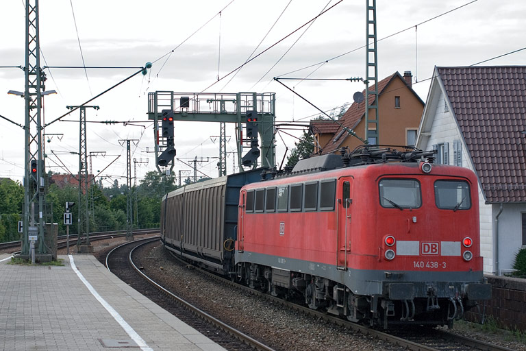 140 438 mit CSQ 60084 bei km 16,6 (Juni 2008)