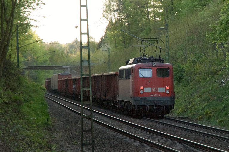 140 446 mit FZT 56173 bei km 18,8 (Mai 2008)