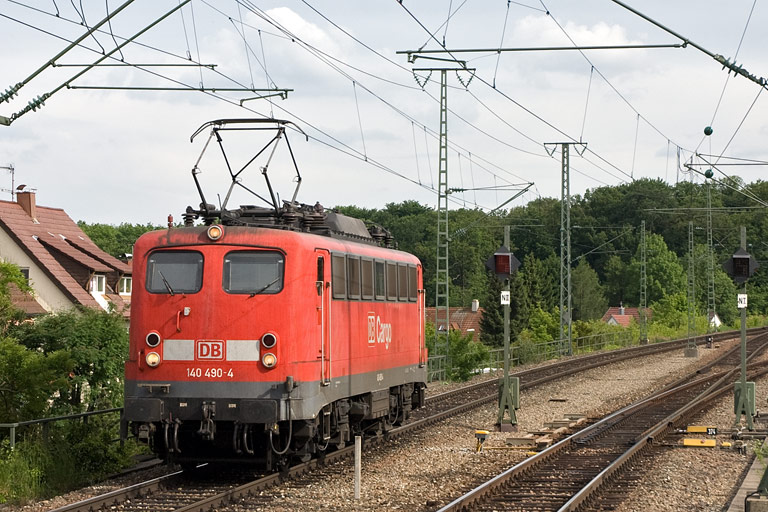 140 490 als Tfzf 68267 bei km 16,8 (Mai 2008)