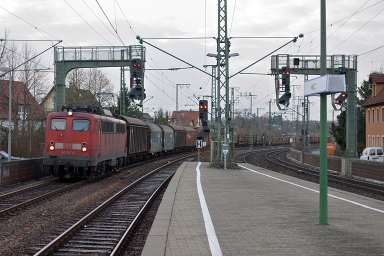 140 597 mit FZT 56173 bei km 16,6 (April 2008)