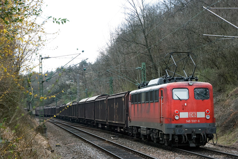 140 597 mit CS 46717 bei km 13,0 (April 2008)