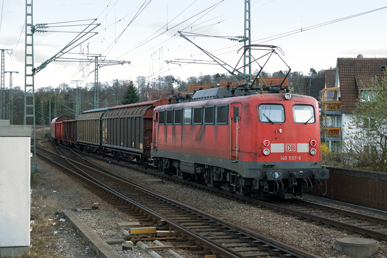 140 597 mit FE 44695 bei km 16,8 (April 2008)