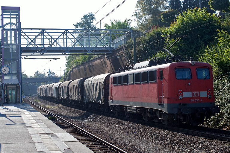 140 634 mit CS 49225 bei km 14,2 (September 2008)